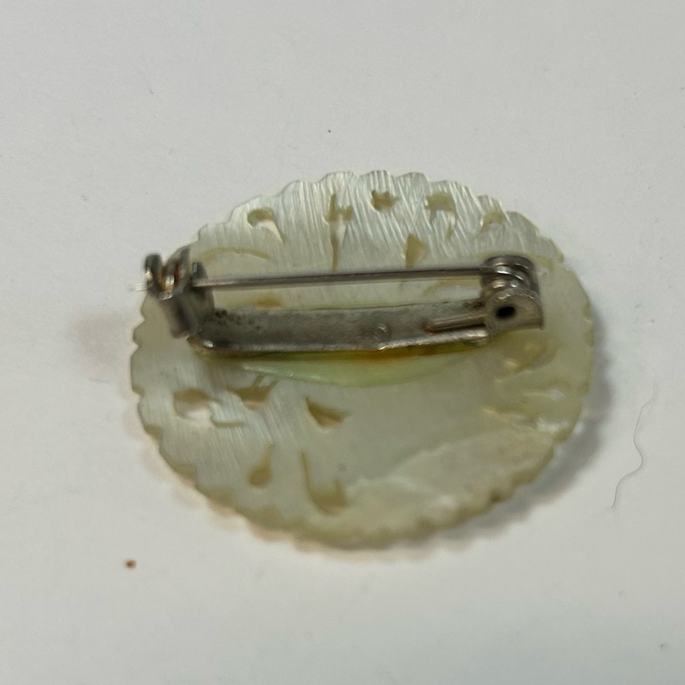 Vintage Hand Craves MOP Bird Partridge Mother of Pearl Brooch Pin - Picture 4 of 6